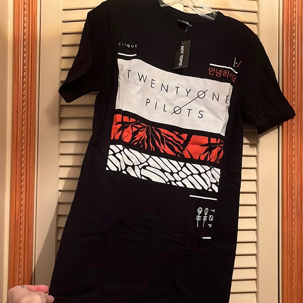NEW WITH TAGS NEVER WORN Discontinued Size Small Twenty One Pilots Tee